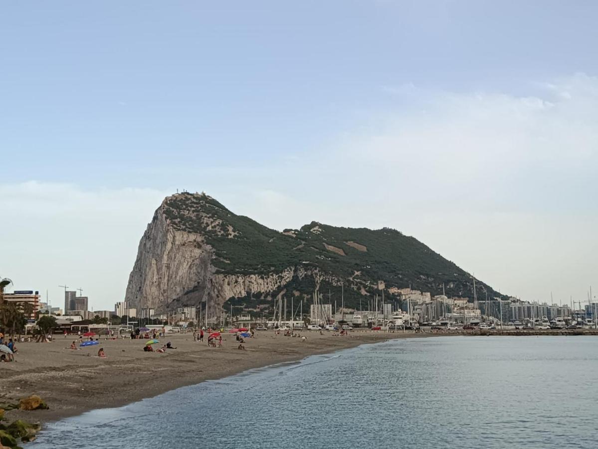 La Línea de la ConcepciónVistas A 3 Paises Y 2 Continentes 1º Linea De Playa A 5 Minutos De Gibraltarアパートメント エクステリア 写真