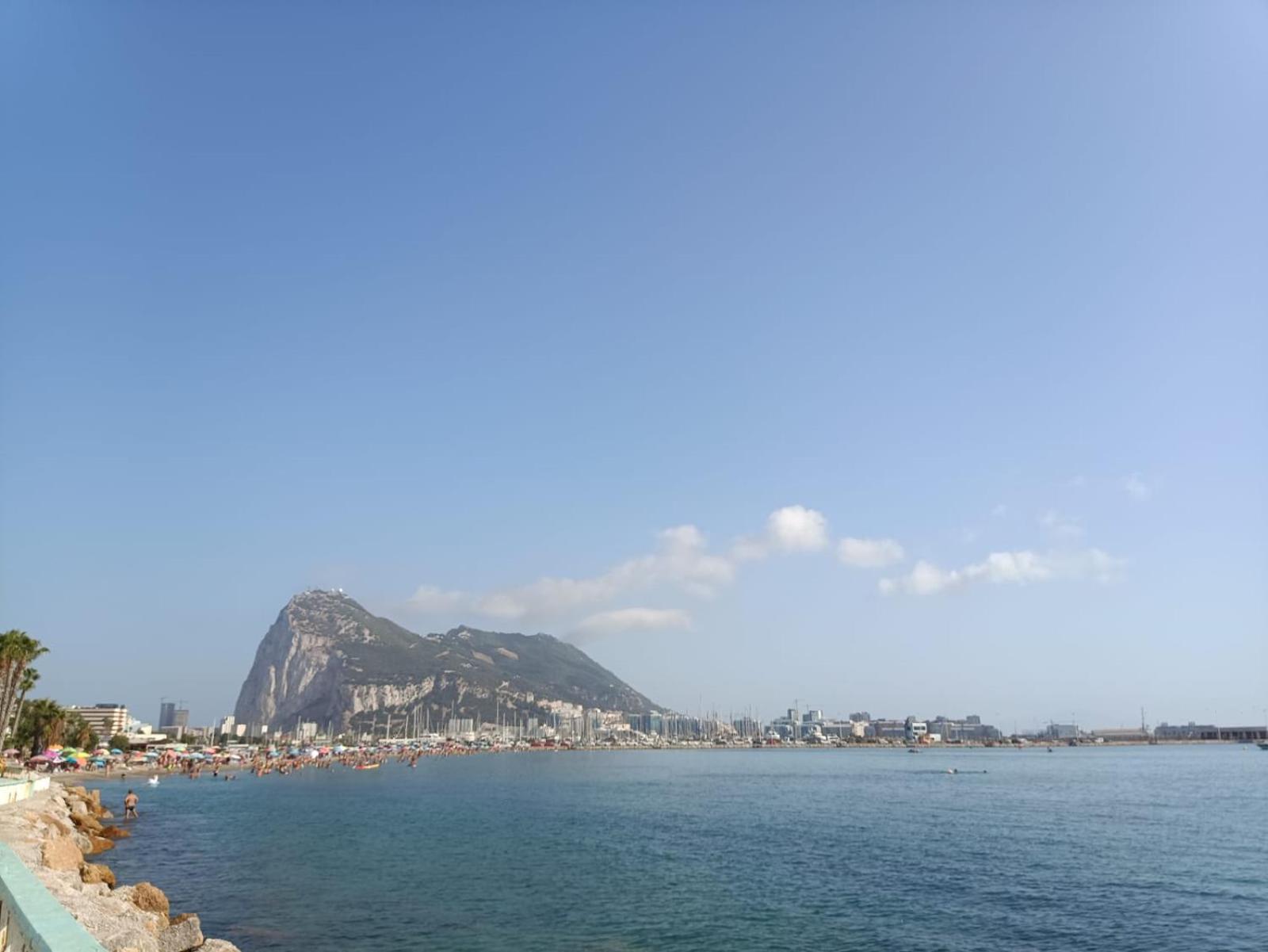 La Línea de la ConcepciónVistas A 3 Paises Y 2 Continentes 1º Linea De Playa A 5 Minutos De Gibraltarアパートメント エクステリア 写真